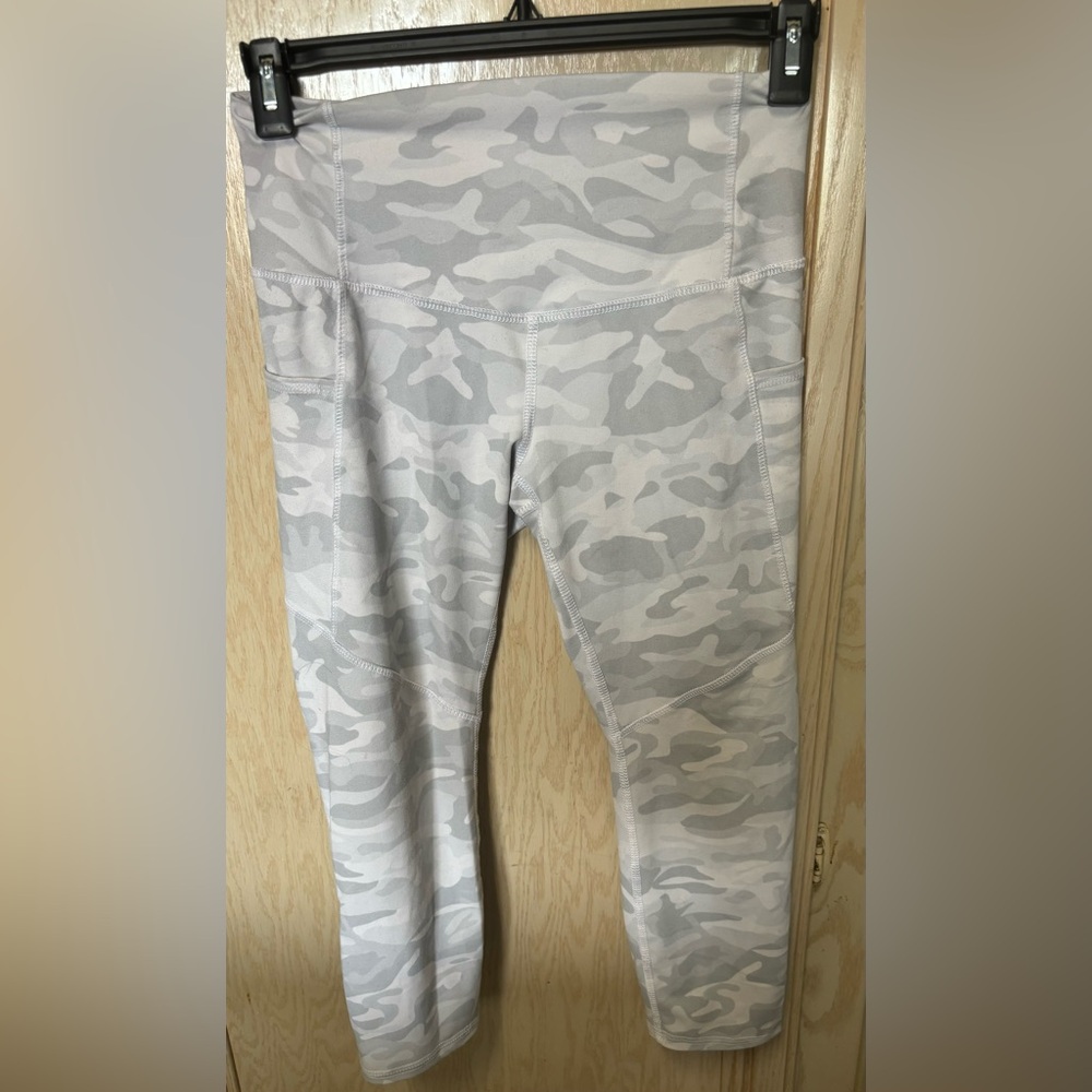 Evolution and Creation Gray & White Camouflage Leggings Athletic